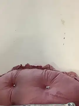 Snapshot of helo-kitty chatting on 11-15-25, 01:51 helo-kitty online show from 11-15-25, 01:51