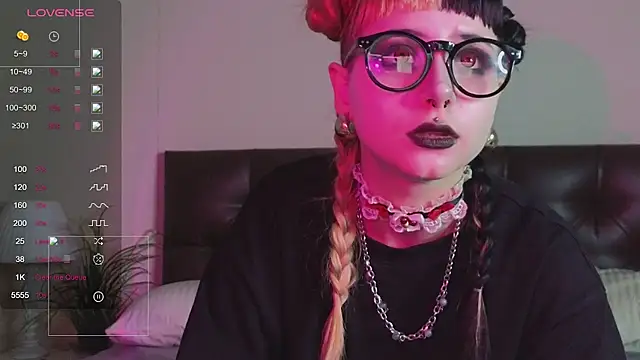 Snapshot of _JustCass_ chatting on 11-24-25, 02:50 JustCass online show from 11-24-25, 02:50