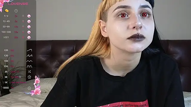 Snapshot of _JustCass_ chatting on 11-28-25, 04:48 JustCass online show from 11-28-25, 04:48