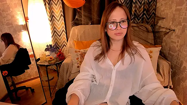 Snapshot of _SilverMoon_ chatting on 10-22-25, 08:47  SilverMoon  online show from 10-22-25, 08:47