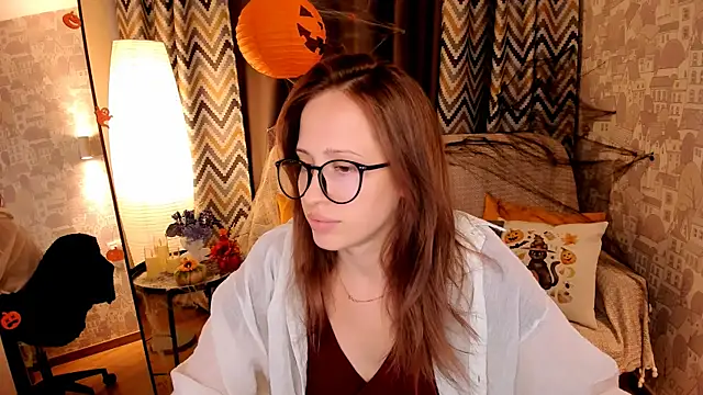 Snapshot of _SilverMoon_ chatting on 10-23-25, 08:46  SilverMoon  online show from 10-23-25, 08:46