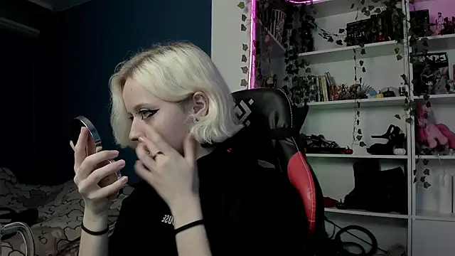 Holy Mistress S online show from 11-08-25, 09:31