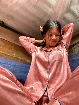 Snapshot of ninixinh chatting on 10-30-25, 01:01 ninixinh online show from 10-30-25, 01:01