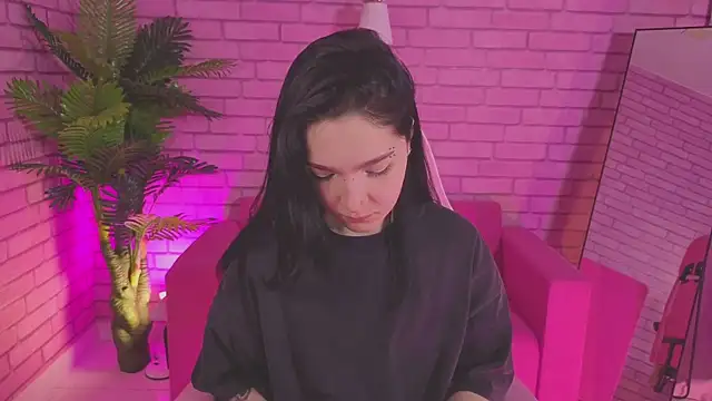 Snapshot of Linda_Sweetiest chatting on 12-14-25, 12:49 Linda Sweetiest online show from 12-14-25, 12:49