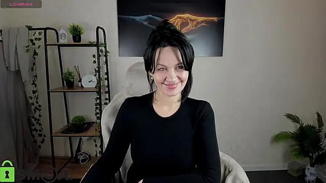 Snapshot of Sara_Devills chatting on 12-15-25, 01:15 Sara Devills online show from 12-15-25, 01:15