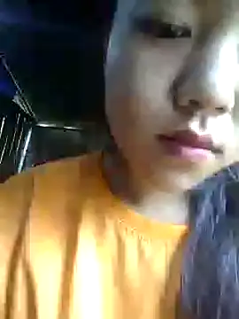 Quynhsumon online show from 10-30-25, 01:29