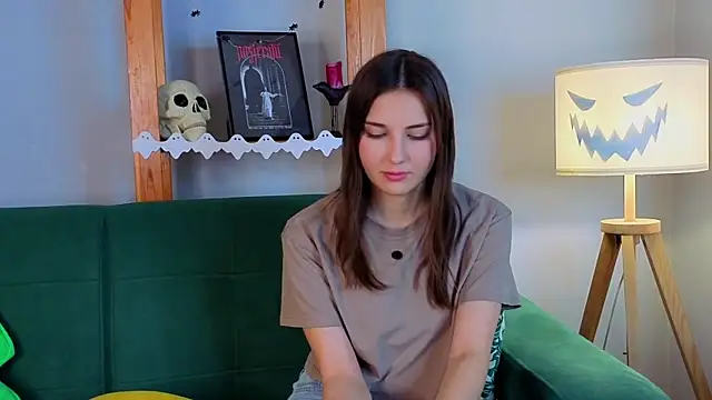 KateCahee online show from 10-30-25, 01:40