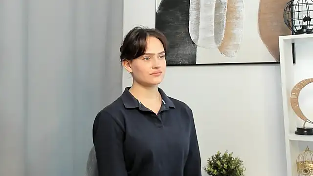 SusannDimanche online show from 10-27-25, 02:43