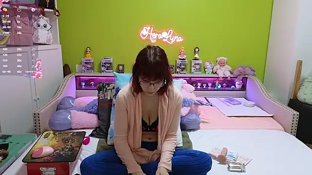  HeraLuna  online show from 03-05-26, 10:17