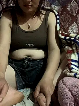 Snapshot of Lara-11 chatting on 11-08-25, 01:44 Lara-11 online show from 11-08-25, 01:44