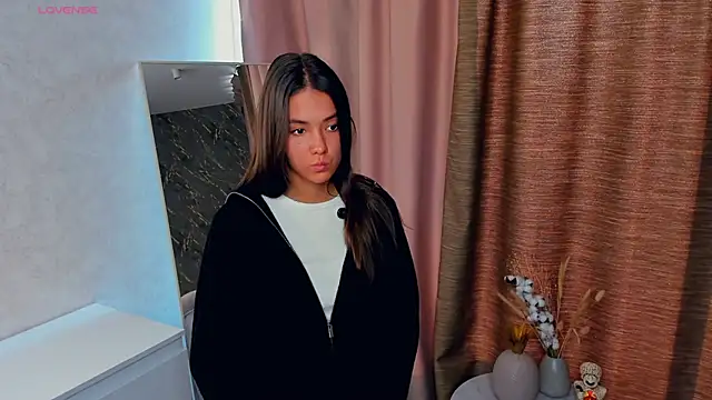 Snapshot of TrudyKeehn chatting on 10-22-25, 06:24 TrudyKeehn online show from 10-22-25, 06:24