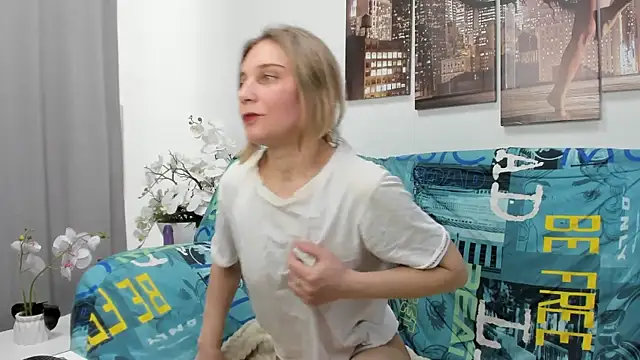 Snapshot of Tenderly_Sophie chatting on 05-29-26, 08:23 Tenderly Sophie online show from 05-29-26, 08:23