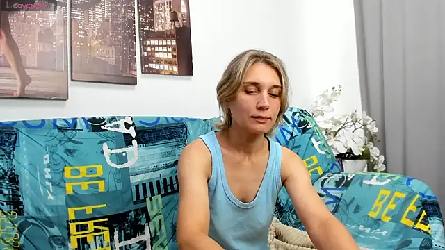 Tenderly Sophie online show from 07-25-26, 01:04