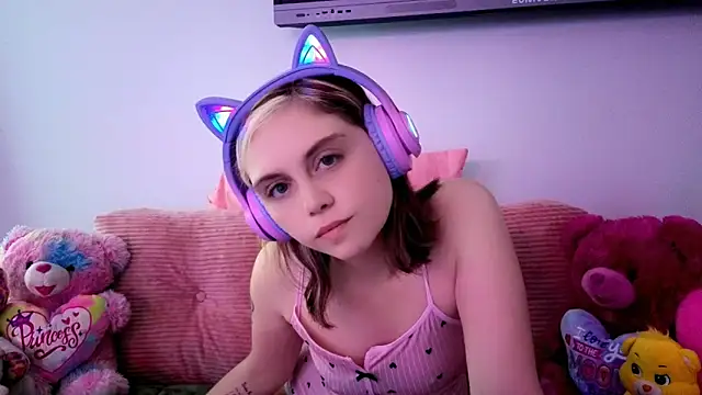 Snapshot of daddysprincess731 chatting on 05-18-26, 02:18 daddysprincess731 online show from 05-18-26, 02:18