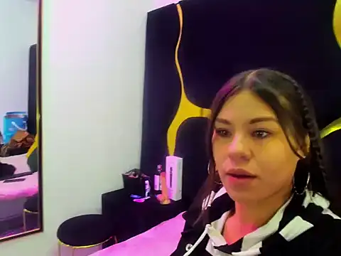 Gianna Johnson online show from 12-05-25, 02:53