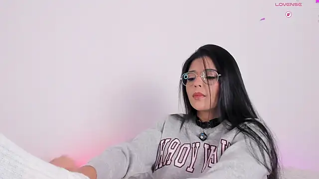 Sophie Duarte online show from 12-14-25, 05:35