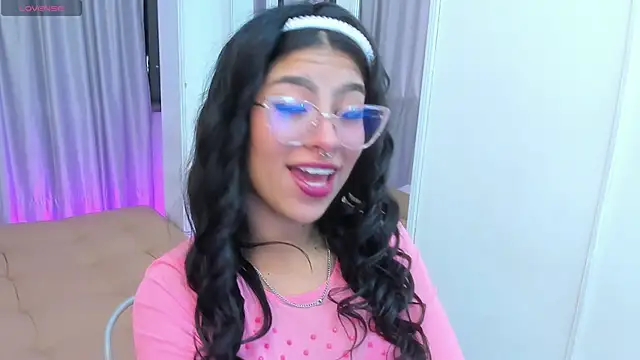 Claire Aristizabal  online show from 11-29-25, 08:23