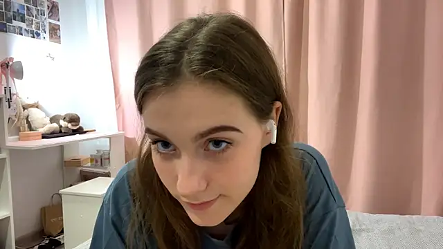 Snapshot of Kira_Sanders chatting on 10-28-25, 05:04 Kira Sanders online show from 10-28-25, 05:04