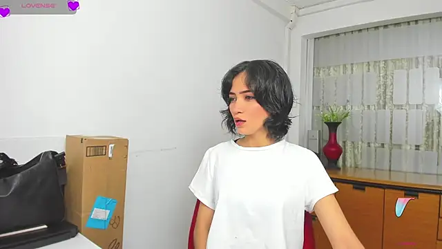 chloehanna online show from 11-16-25, 02:22