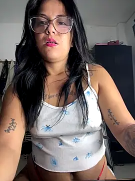 Snapshot of tattyHot95 chatting on 12-22-25, 12:29 tattyHot95 online show from 12-22-25, 12:29