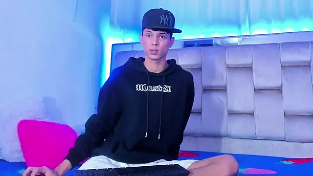 boyswantingplay online show from 11-04-25, 08:08