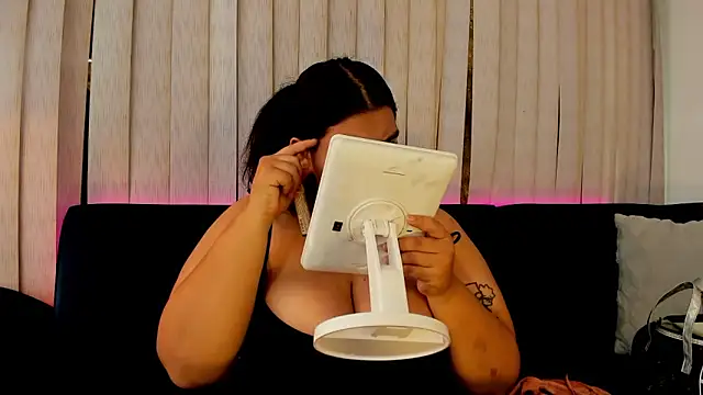 kendra crow online show from 12-20-25, 12:23