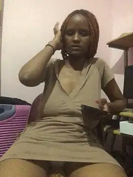 Snapshot of yummy-caramel chatting on 10-28-25, 08:00 yummy-caramel online show from 10-28-25, 08:00