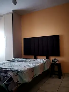 yummy-caramel online show from 04-01-26, 08:48