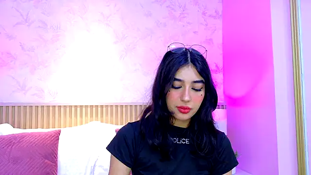 AdelineJhones online show from 10-29-25, 01:46