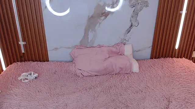 rosselyn  online show from 11-23-25, 07:35