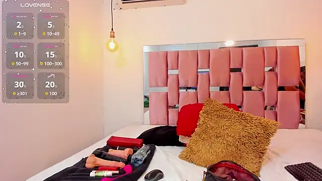 Snapshot of samantaawolf chatting on 11-15-25, 08:05 samantaawolf online show from 11-15-25, 08:05