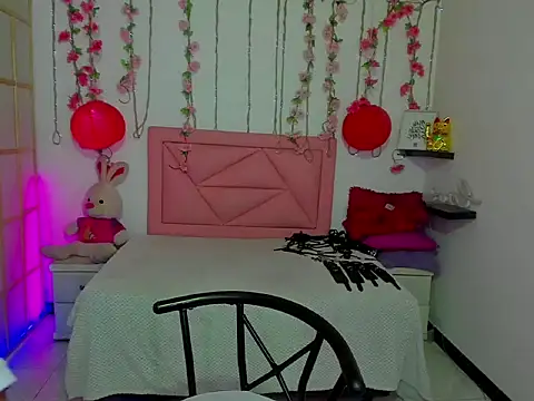 Snapshot of kataleya_bella chatting on 10-24-25, 11:01 kataleya bella online show from 10-24-25, 11:01