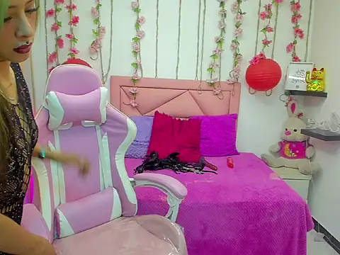 Snapshot of kataleya_bella chatting on 10-28-25, 08:00 kataleya bella online show from 10-28-25, 08:00