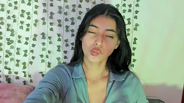 miadaviesx online show from 12-21-25, 08:27