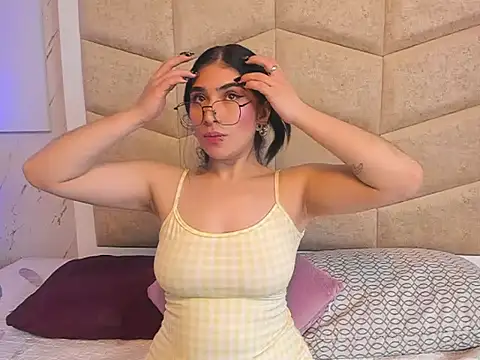 EmmaColliinss online show from 10-28-25, 01:58