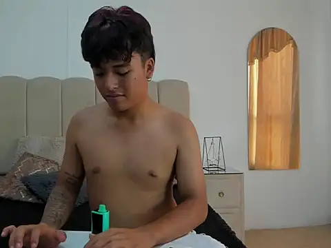 Snapshot of LiamANDJordan chatting on 12-13-25, 07:53 LiamANDJordan online show from 12-13-25, 07:53