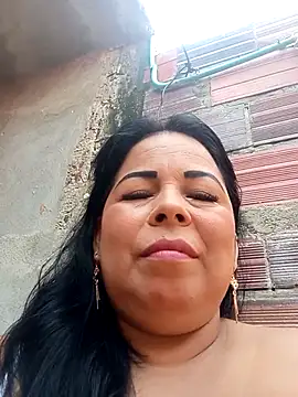 Snapshot of mother2-divorced chatting on 05-08-26, 01:38 mother2-divorced online show from 05-08-26, 01:38