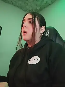 mirandahvelez online show from 10-22-25, 07:24