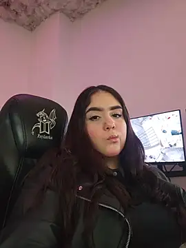 mirandahvelez online show from 10-28-25, 03:32