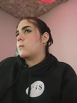 mirandahvelez online show from 11-05-25, 03:23