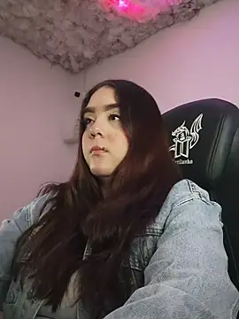 mirandahvelez online show from 12-02-25, 04:07