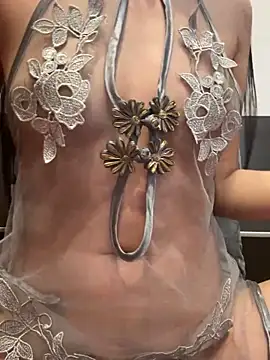 Snapshot of Emily-y chatting on 11-18-25, 12:53 Emily-y online show from 11-18-25, 12:53