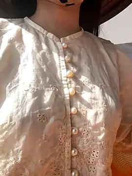 Snapshot of Emily-y chatting on 12-02-25, 02:17 Emily-y online show from 12-02-25, 02:17