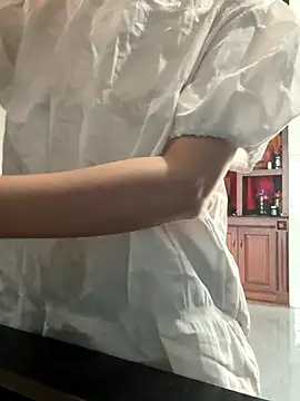 Snapshot of Emily-y chatting on 12-04-25, 03:27 Emily-y online show from 12-04-25, 03:27