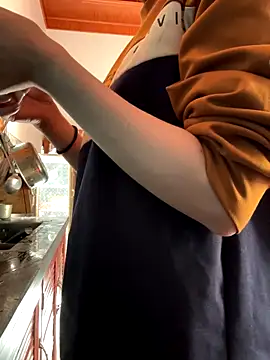 Snapshot of Emily-y chatting on 12-05-25, 03:37 Emily-y online show from 12-05-25, 03:37