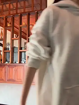 Snapshot of Emily-y chatting on 12-14-25, 03:23 Emily-y online show from 12-14-25, 03:23