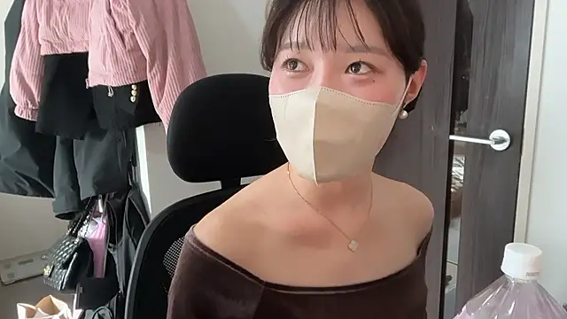 Snapshot of karenchaaan chatting on 03-01-26, 05:31 karenchaaan online show from 03-01-26, 05:31