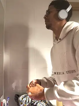 Snapshot of Albert_Madrid chatting on 11-06-25, 01:45 Albert Madrid online show from 11-06-25, 01:45