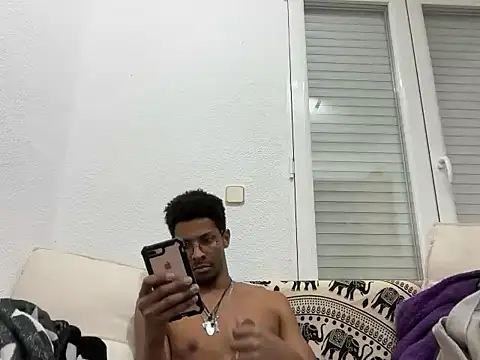 Snapshot of Albert_Madrid chatting on 11-26-25, 09:27 Albert Madrid online show from 11-26-25, 09:27