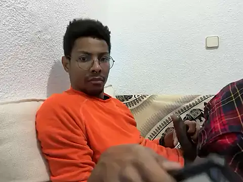 Snapshot of Albert_Madrid chatting on 11-28-25, 06:16 Albert Madrid online show from 11-28-25, 06:16